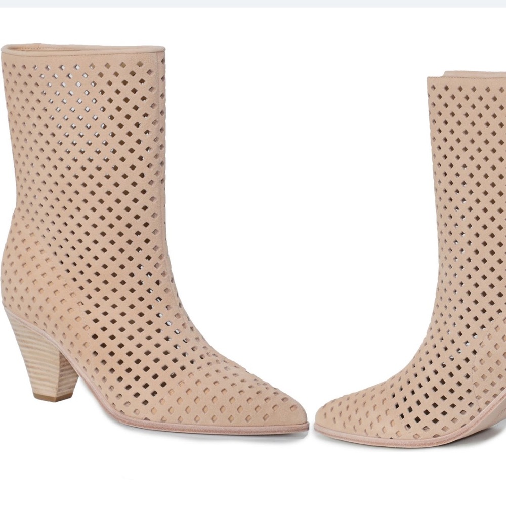 - New PAIGE Layla Laser Cut Bootie sand